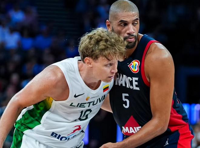 法国羽毛球队轻取日本羽毛球队，辛杜高光表现