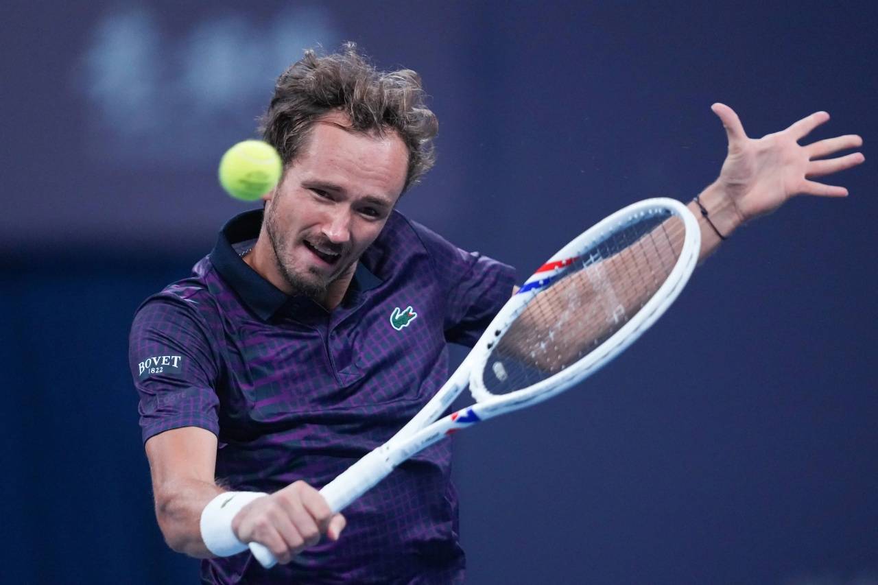 开云sport-世界网球队鏖战澳大利亚网球队，梅德韦杰夫关键制胜的简单介绍