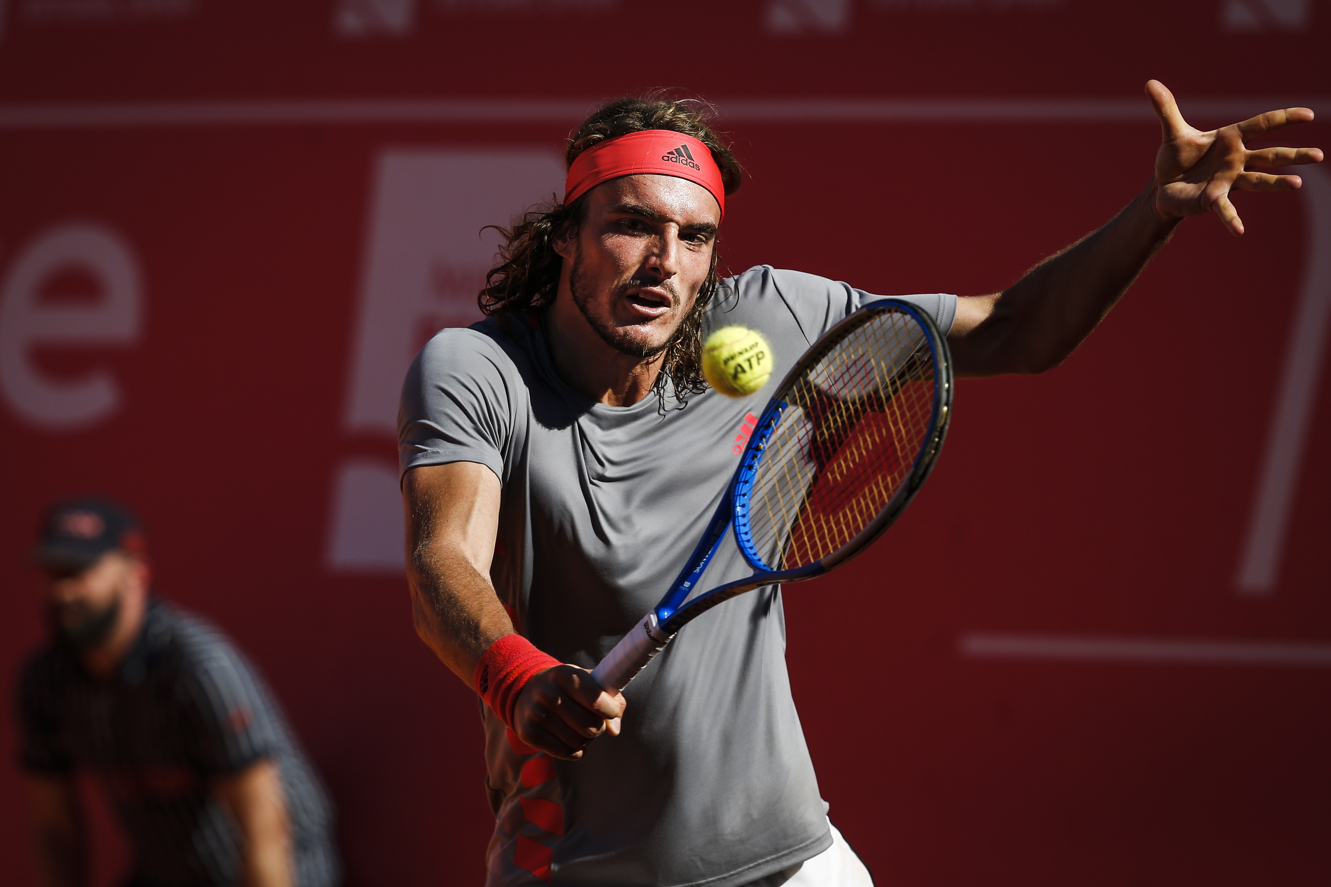 开云体育app-德国网球队横扫英国网球队，西西帕斯高光表现