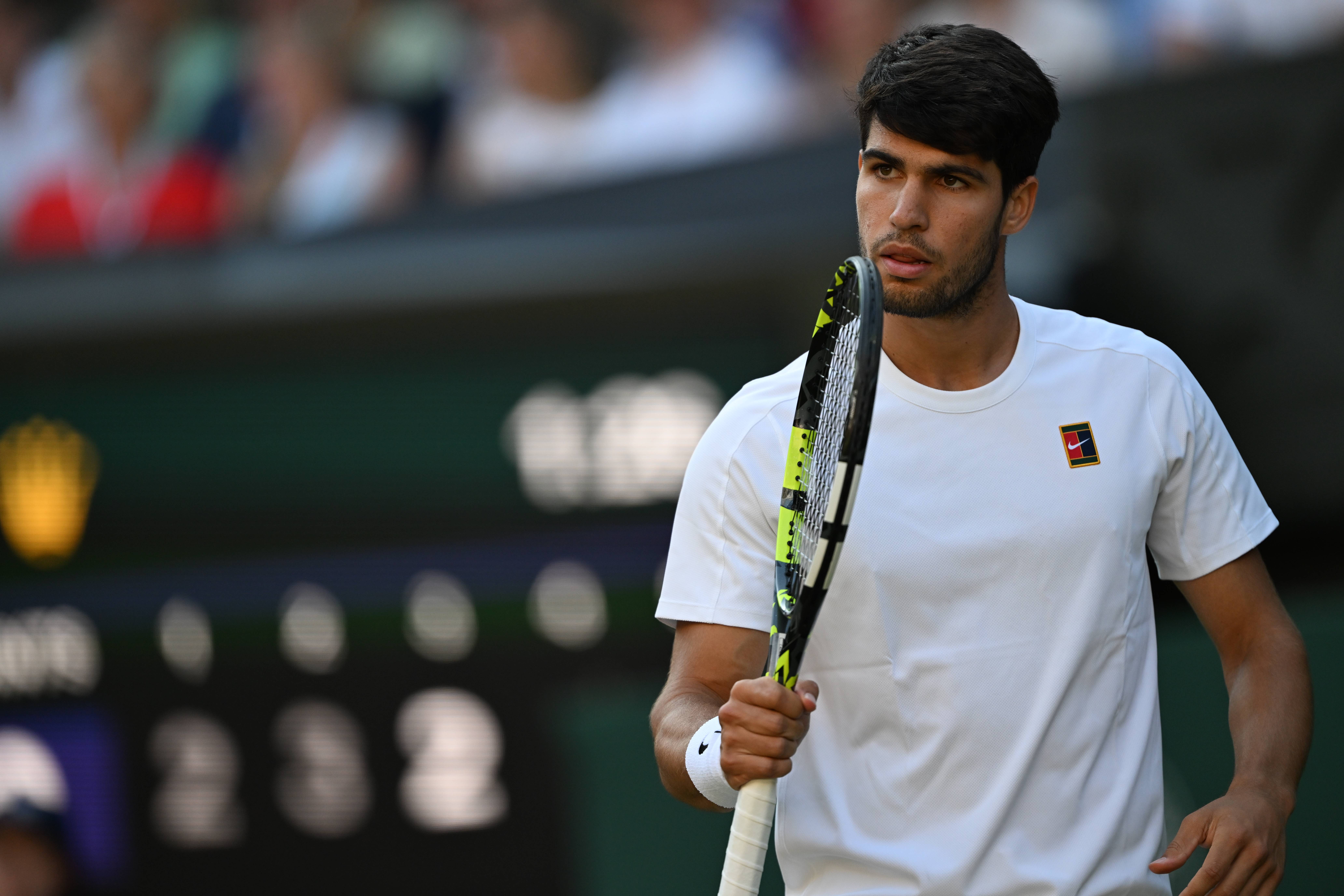 意大利网球队险胜英国网球队，阿尔卡拉斯统治全场