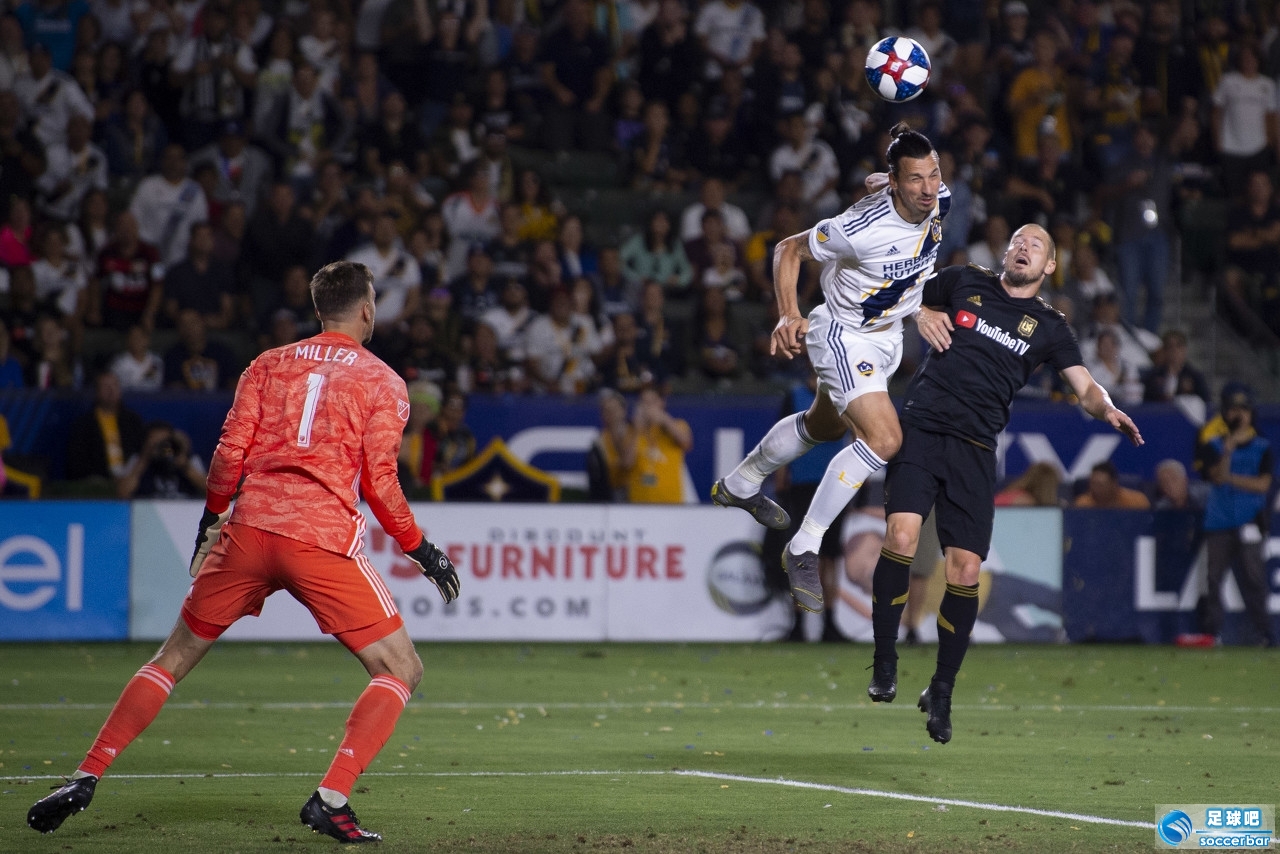 那不勒斯碾压巴西,伊布关键制胜 那不勒斯碾压巴西,伊布关键制胜