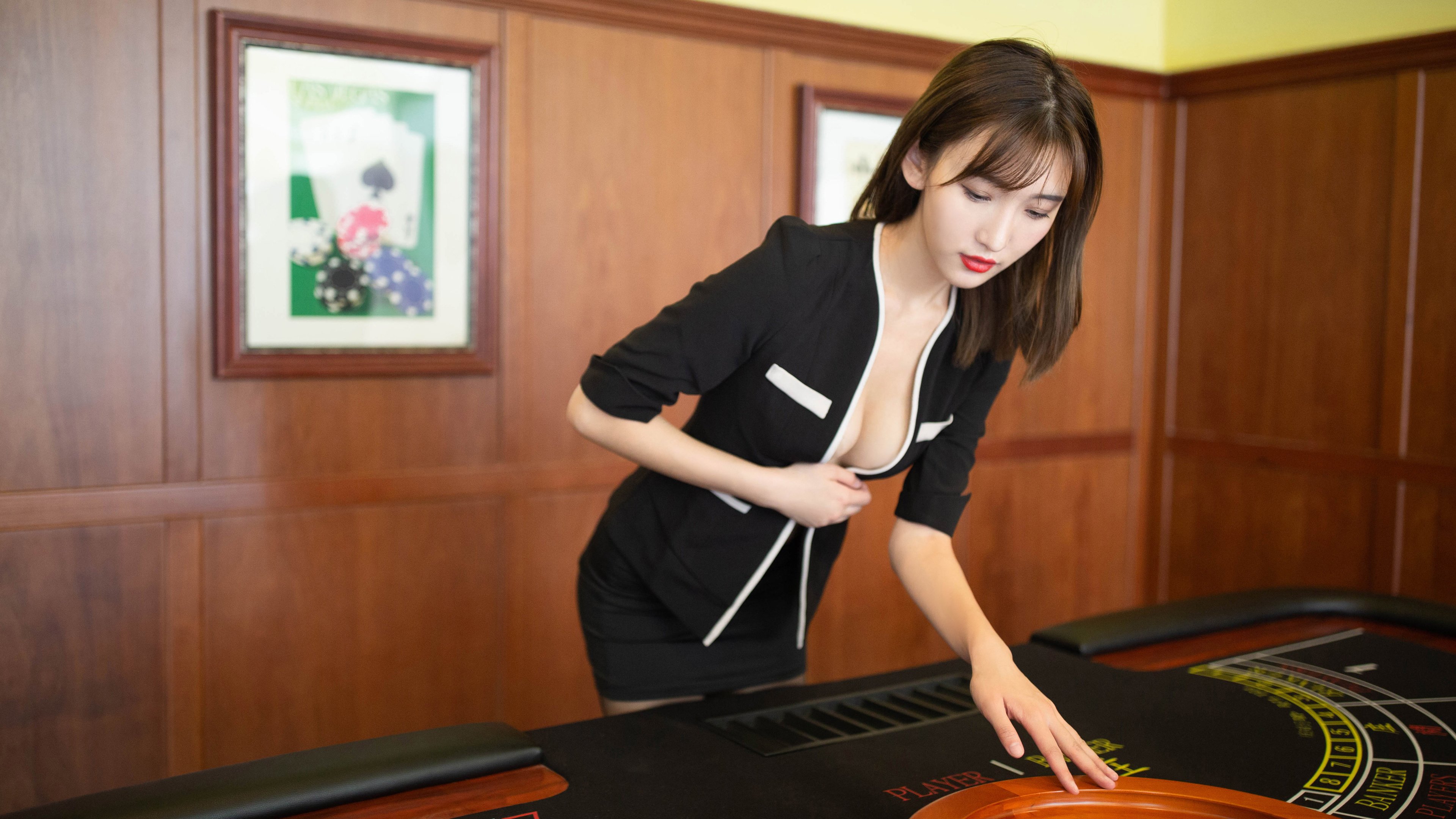 开云体育平台APP-法网的时间重量，当百年红土与一个名字，让戴维斯杯的荣耀成为昨日回声