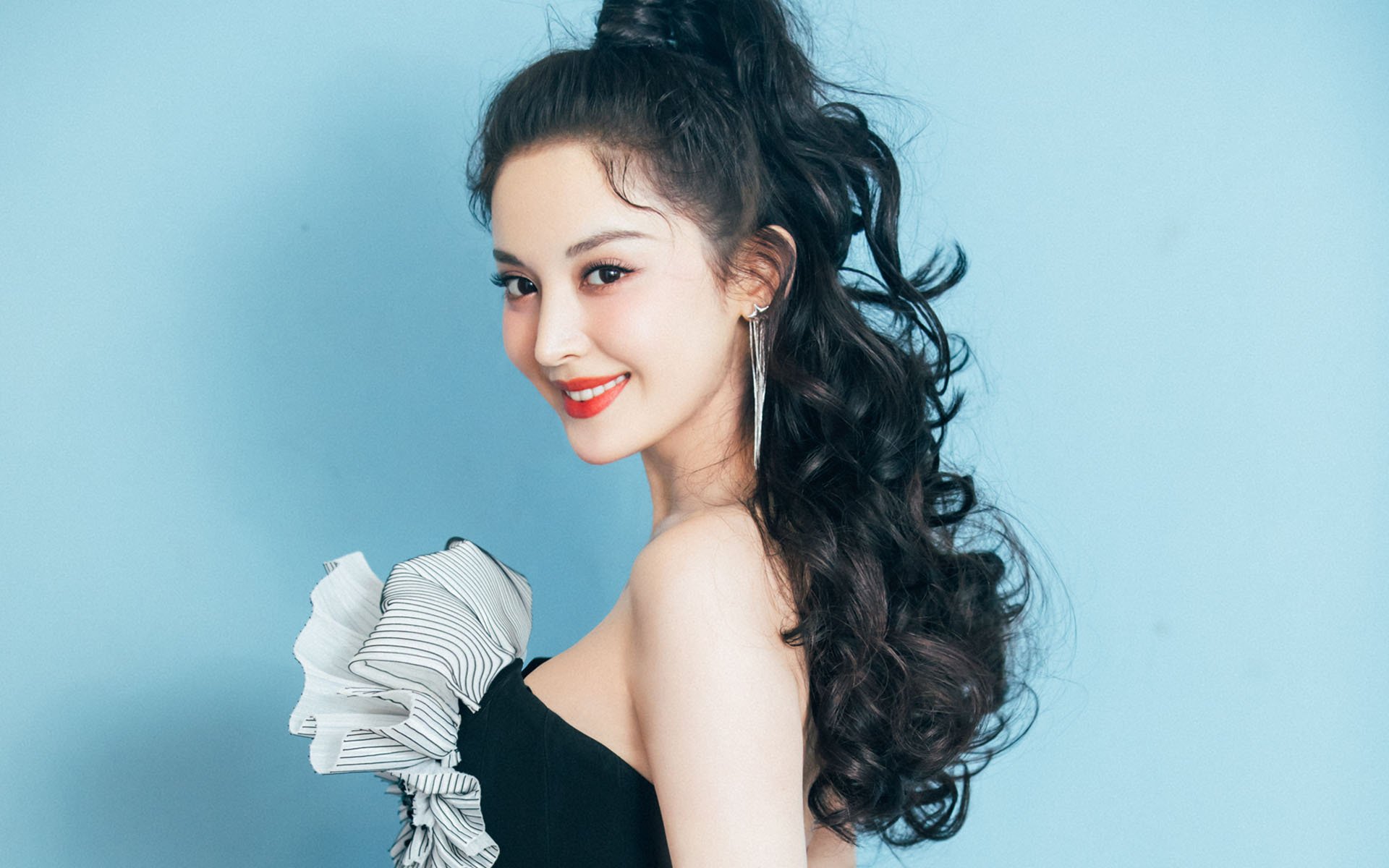 三狮军团碾碎天蓝防线，阿尔瓦雷斯一传一射定乾坤