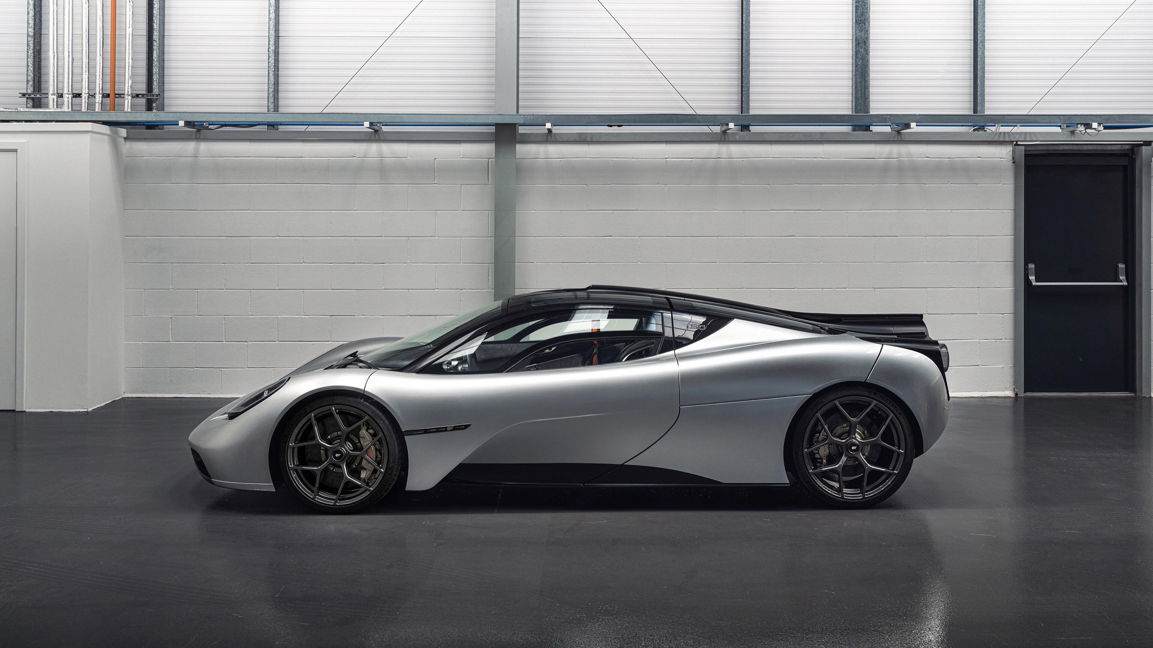 半场哨响时，他投出了跨越时空的三分